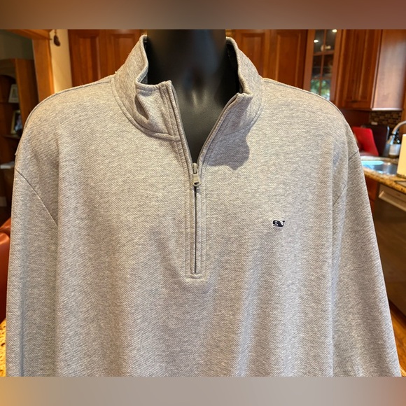 Vineyard Vines men’s quarter zip pullover. Sharp grey w/contrast collar & logo - Picture 2 of 8